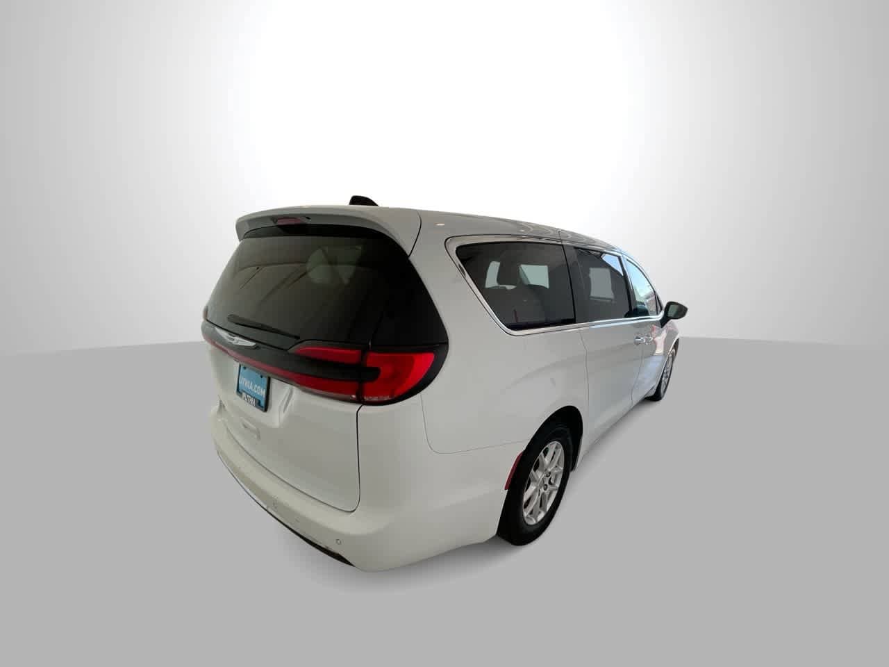 Thumbnail: 2023 Chrysler Pacifica - 8