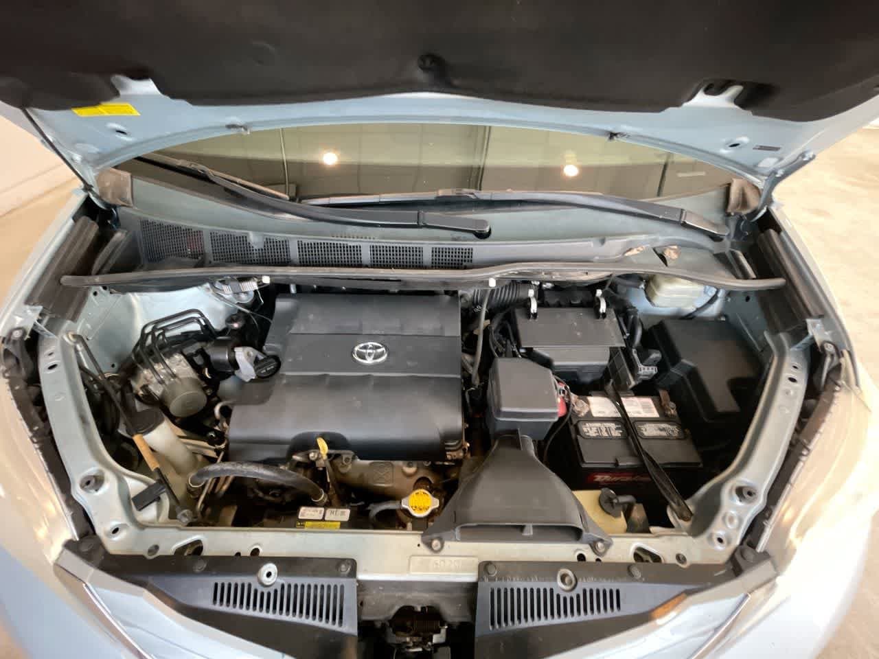 Thumbnail: 2015 Toyota Sienna - 25