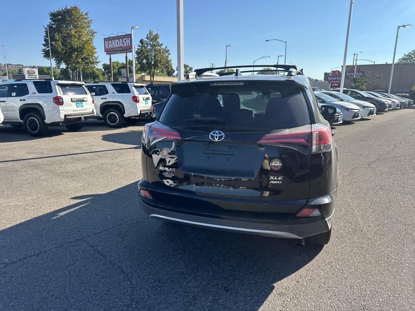 Thumbnail: 2018 Toyota RAV4 - 21