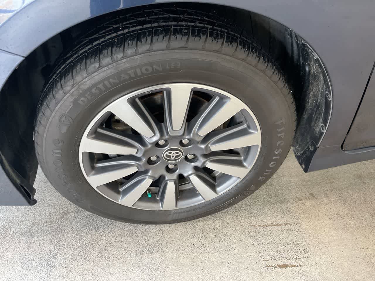 Thumbnail: 2020 Toyota Sienna - 10