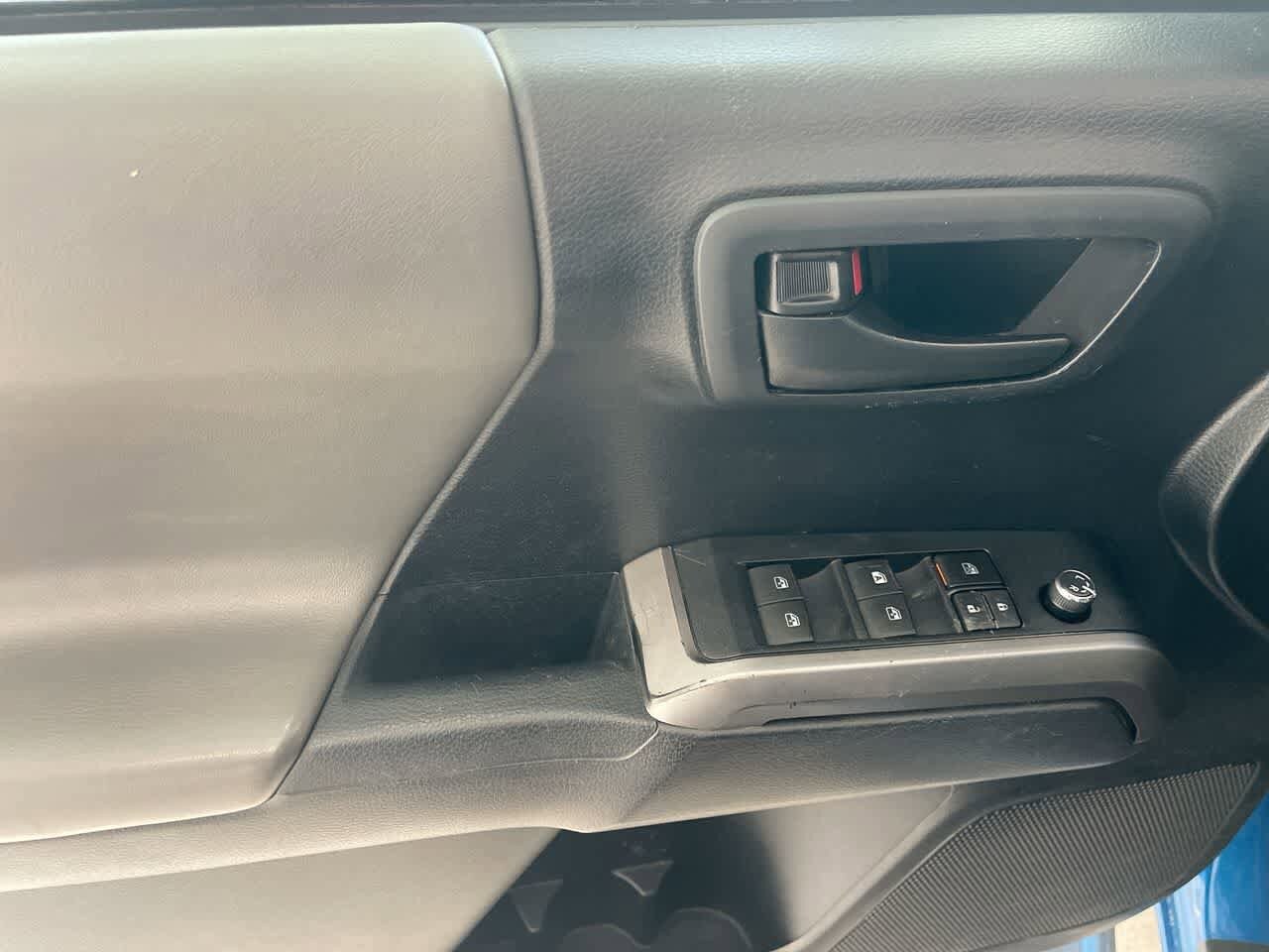 Thumbnail: 2018 Toyota Tacoma - 13