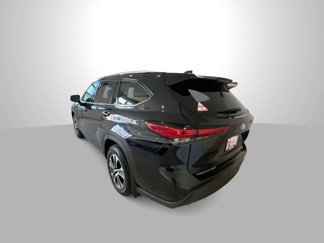 Thumbnail: 2022 Toyota Highlander - 6