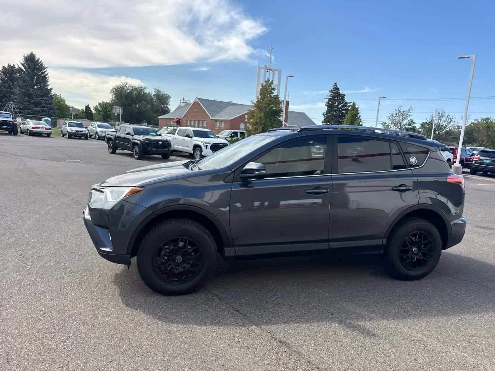 Thumbnail: 2018 Toyota RAV4 - 22