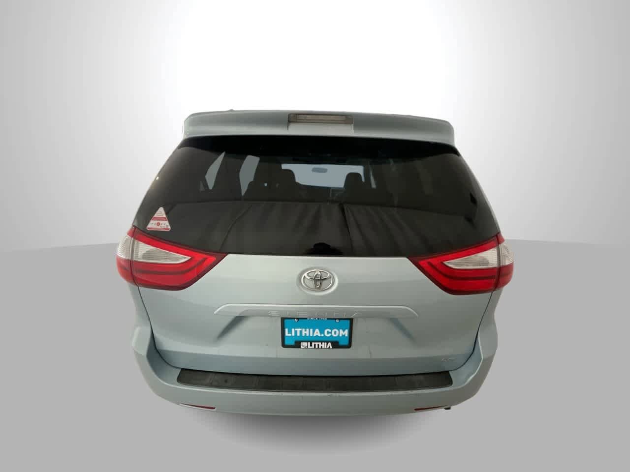 Thumbnail: 2015 Toyota Sienna - 7