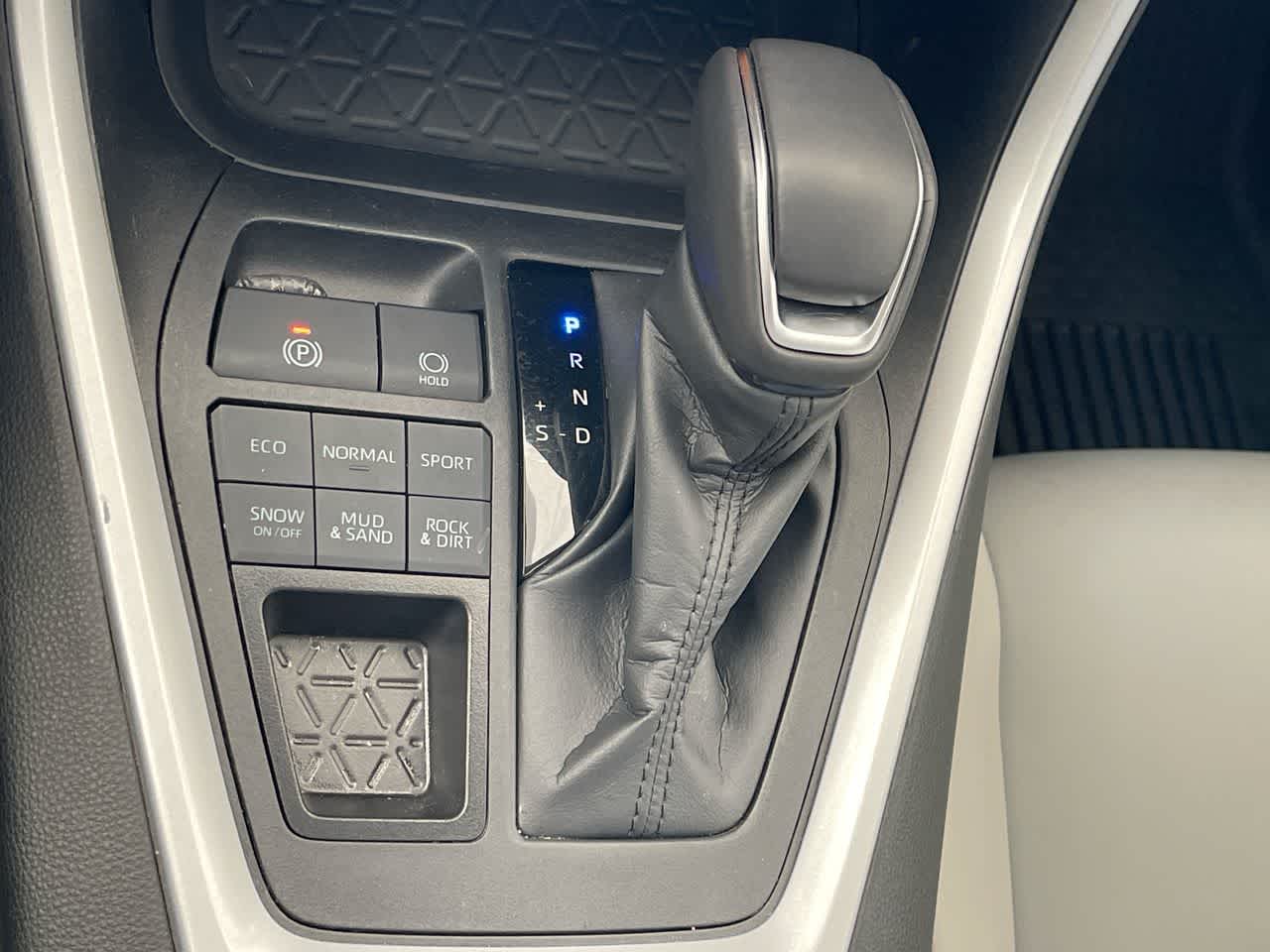 Thumbnail: 2024 Toyota RAV4 - 20