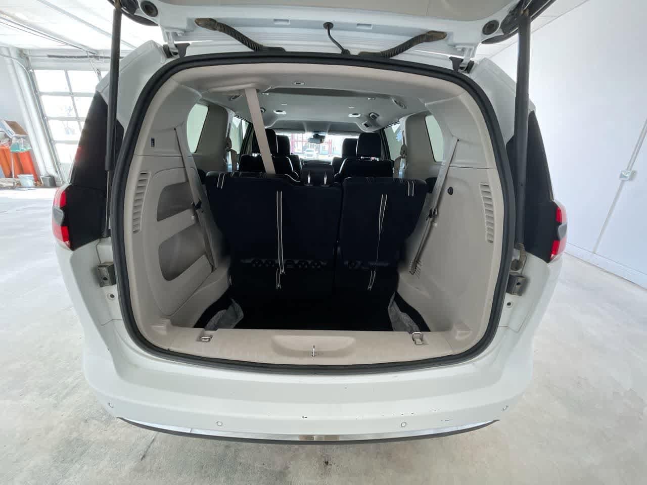 Thumbnail: 2023 Chrysler Pacifica - 23