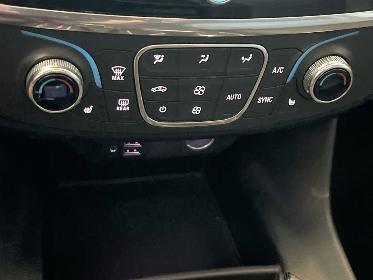 Thumbnail: 2020 Chevrolet Traverse - 19