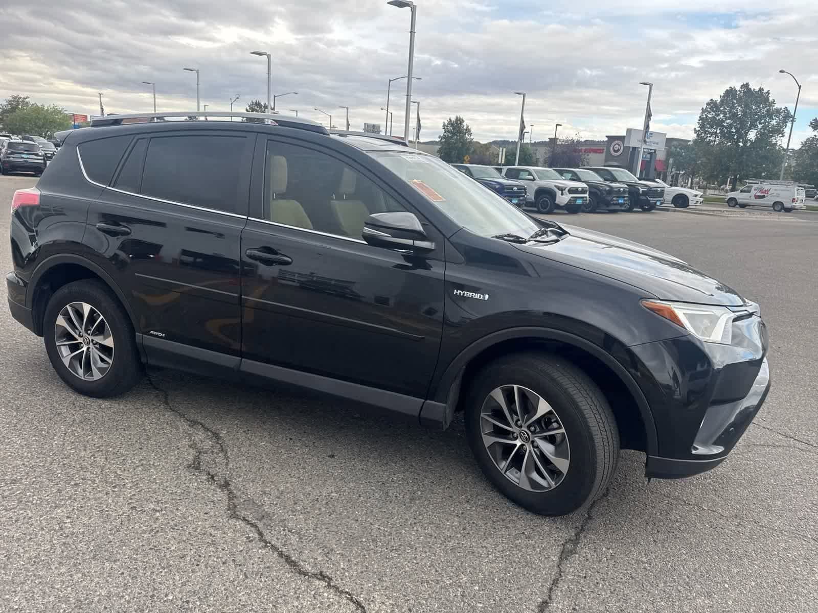 Thumbnail: 2016 Toyota RAV4 - 10
