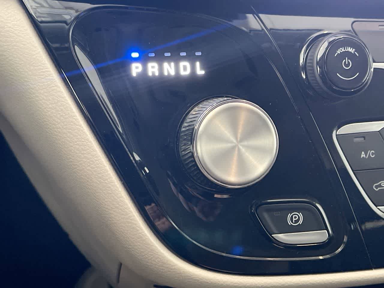 Thumbnail: 2023 Chrysler Voyager - 19