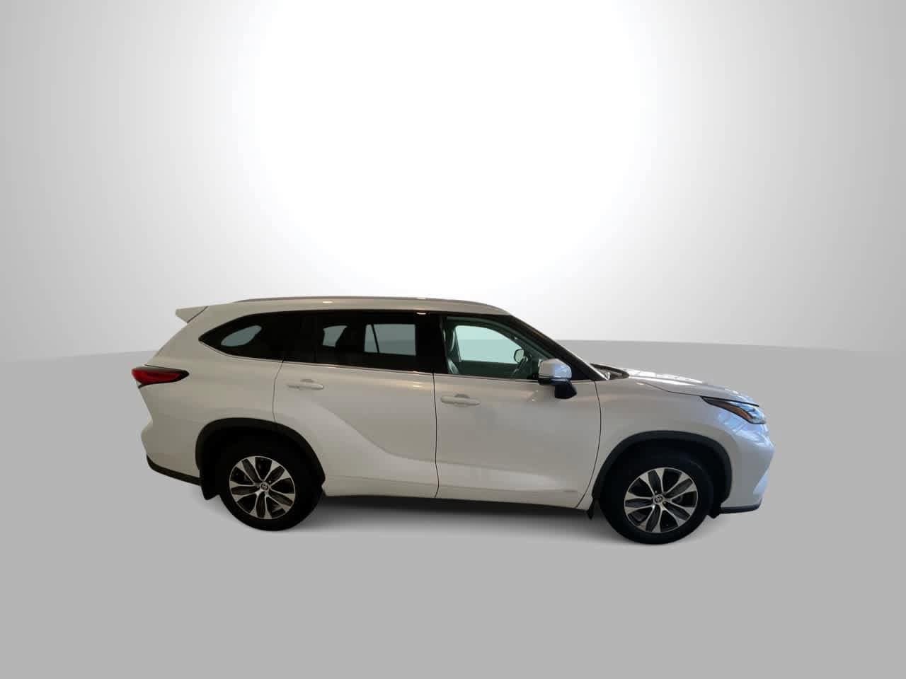 Thumbnail: 2022 Toyota Highlander - 9