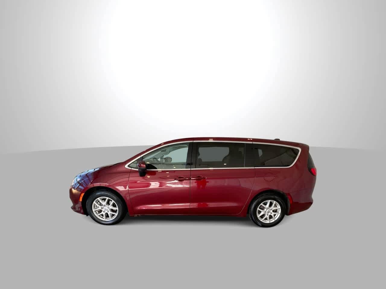 Thumbnail: 2023 Chrysler Voyager - 5