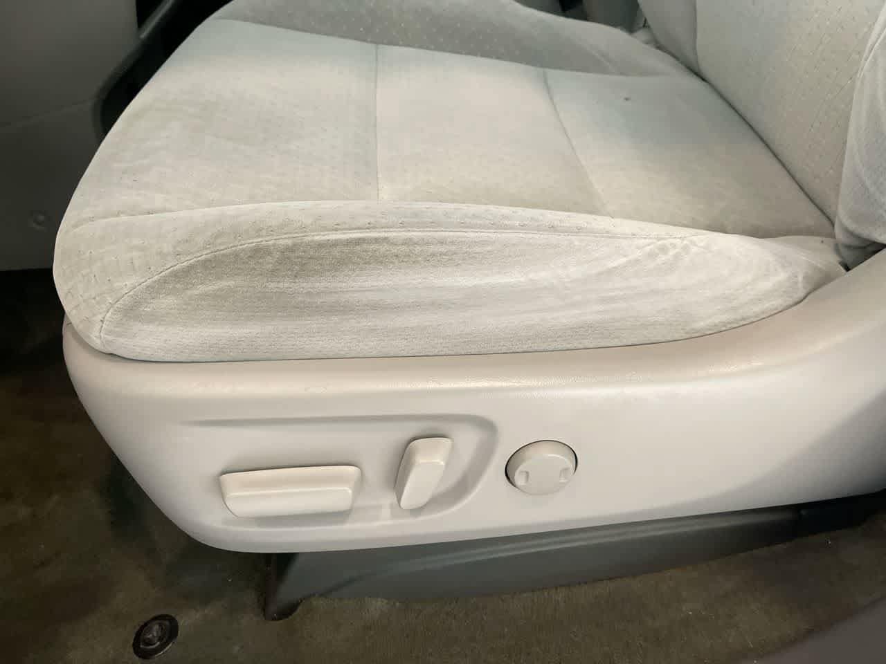 Thumbnail: 2015 Toyota Sienna - 12