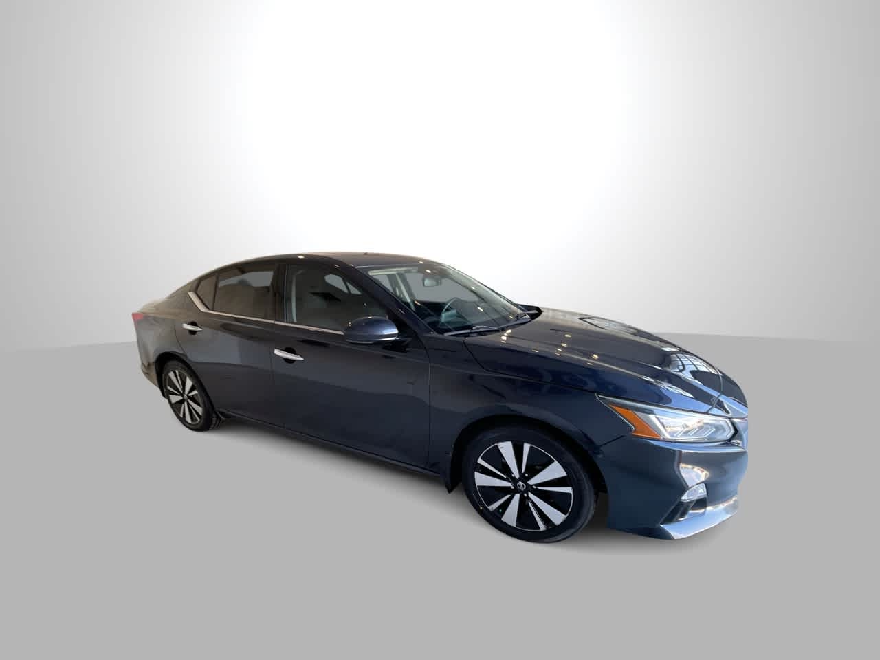 Used 2019 Nissan Altima SV with VIN 1N4BL4DV9KC192667 for sale in Billings, MT