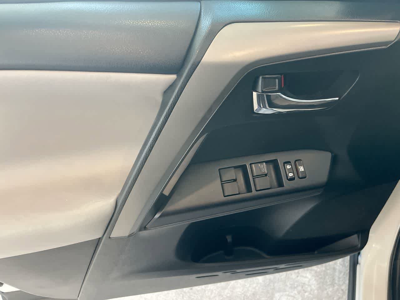 Thumbnail: 2018 Toyota RAV4 - 13