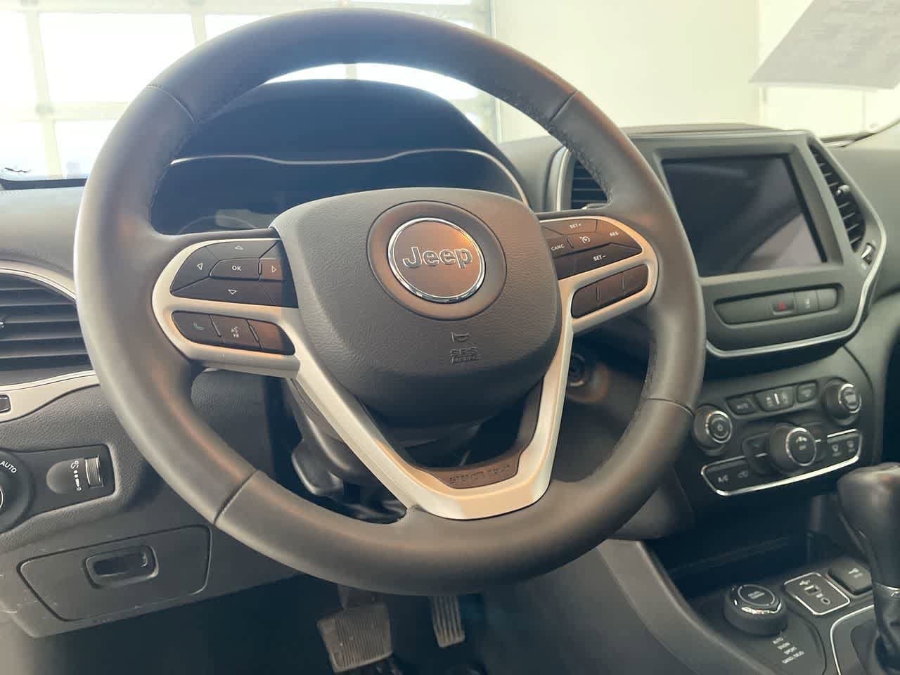 Thumbnail: 2022 Jeep Cherokee - 14