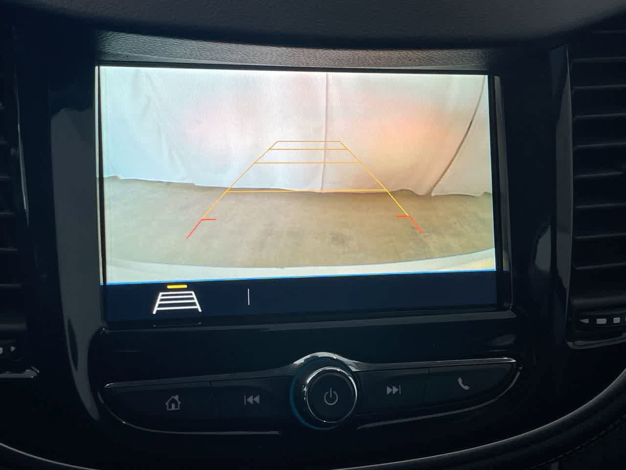 Thumbnail: 2018 Chevrolet Trax - 17