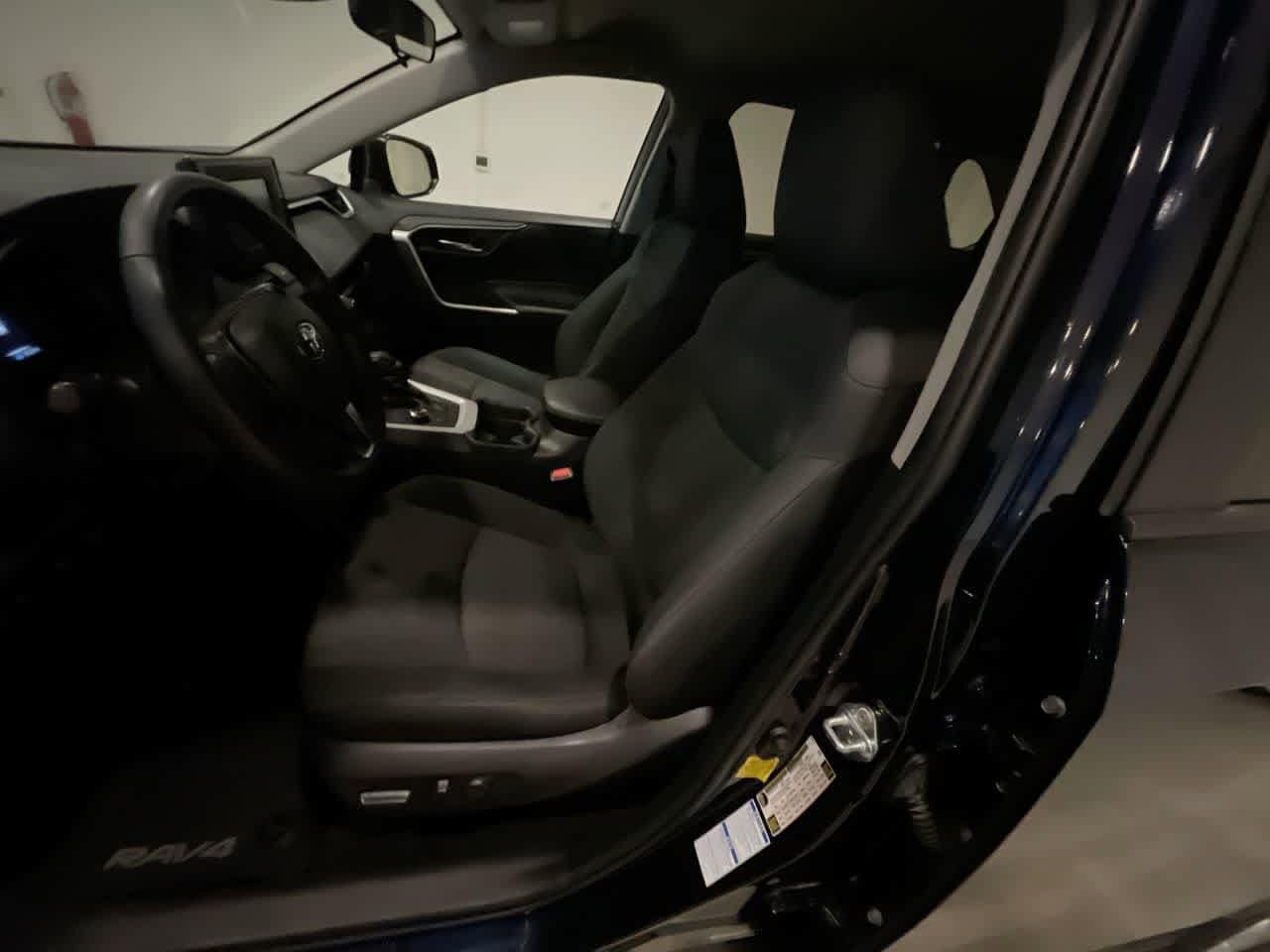 Thumbnail: 2020 Toyota RAV4 - 11