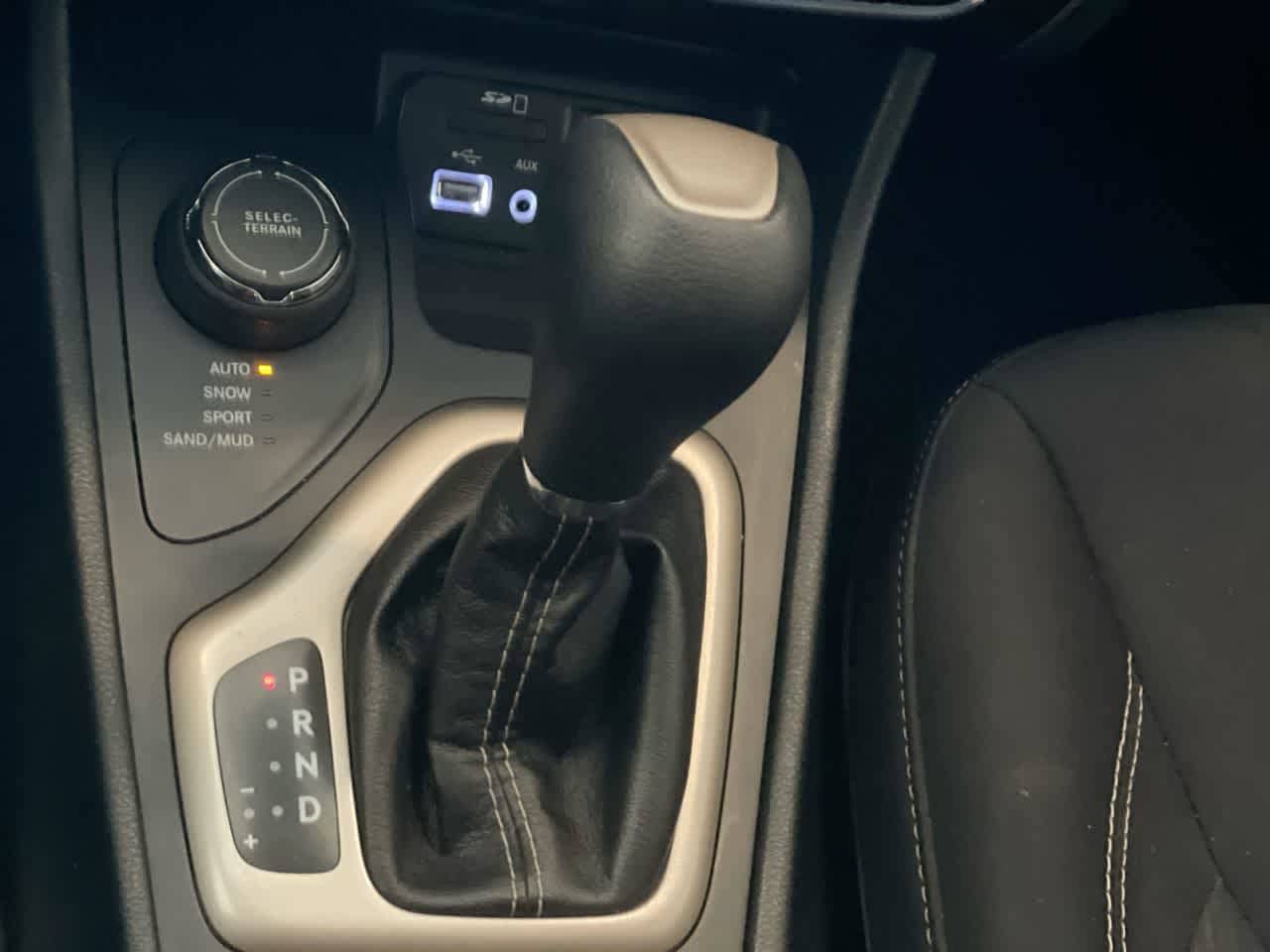 Thumbnail: 2015 Jeep Cherokee - 19
