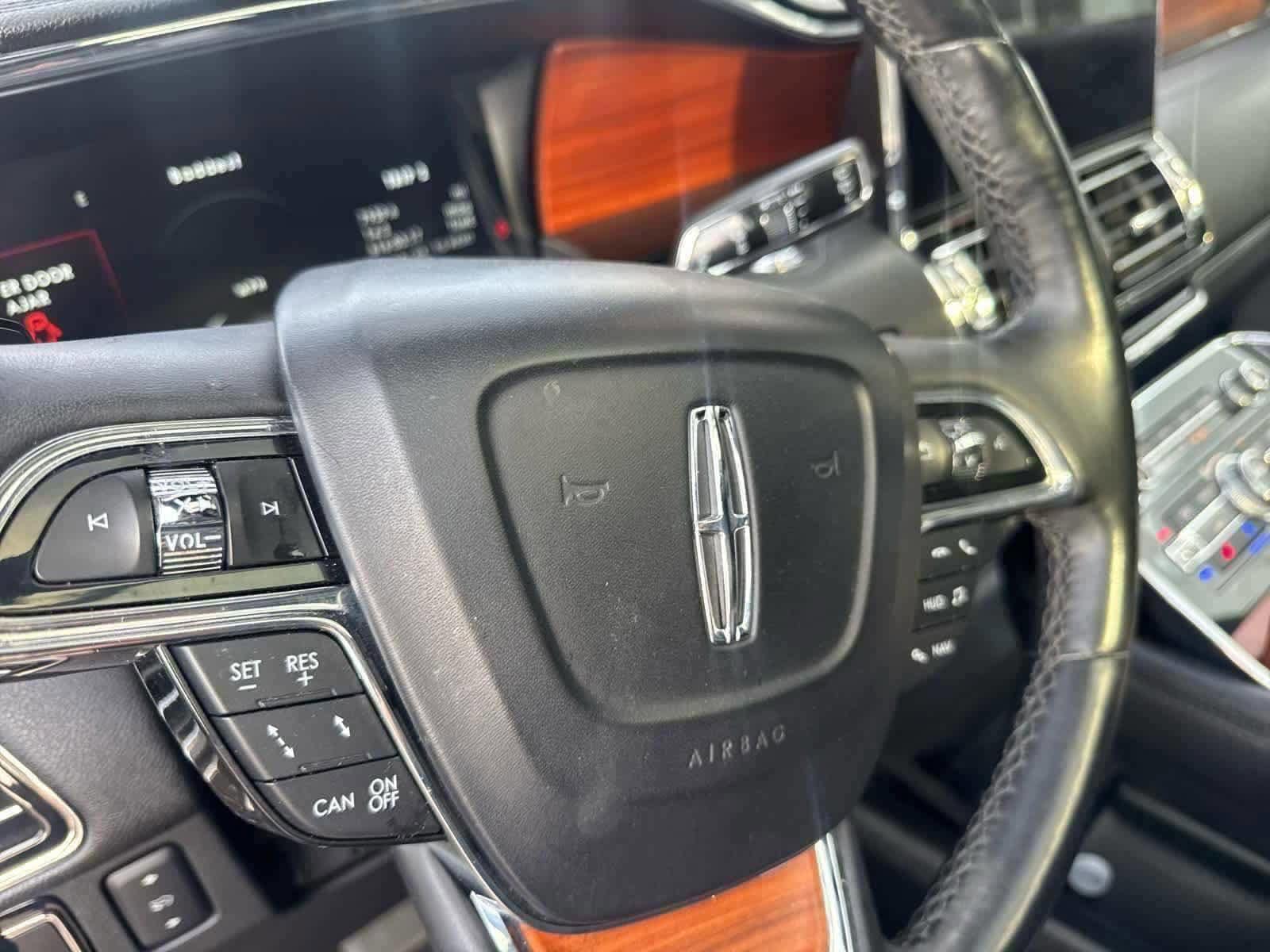 Thumbnail: 2019 Lincoln Navigator L - 30