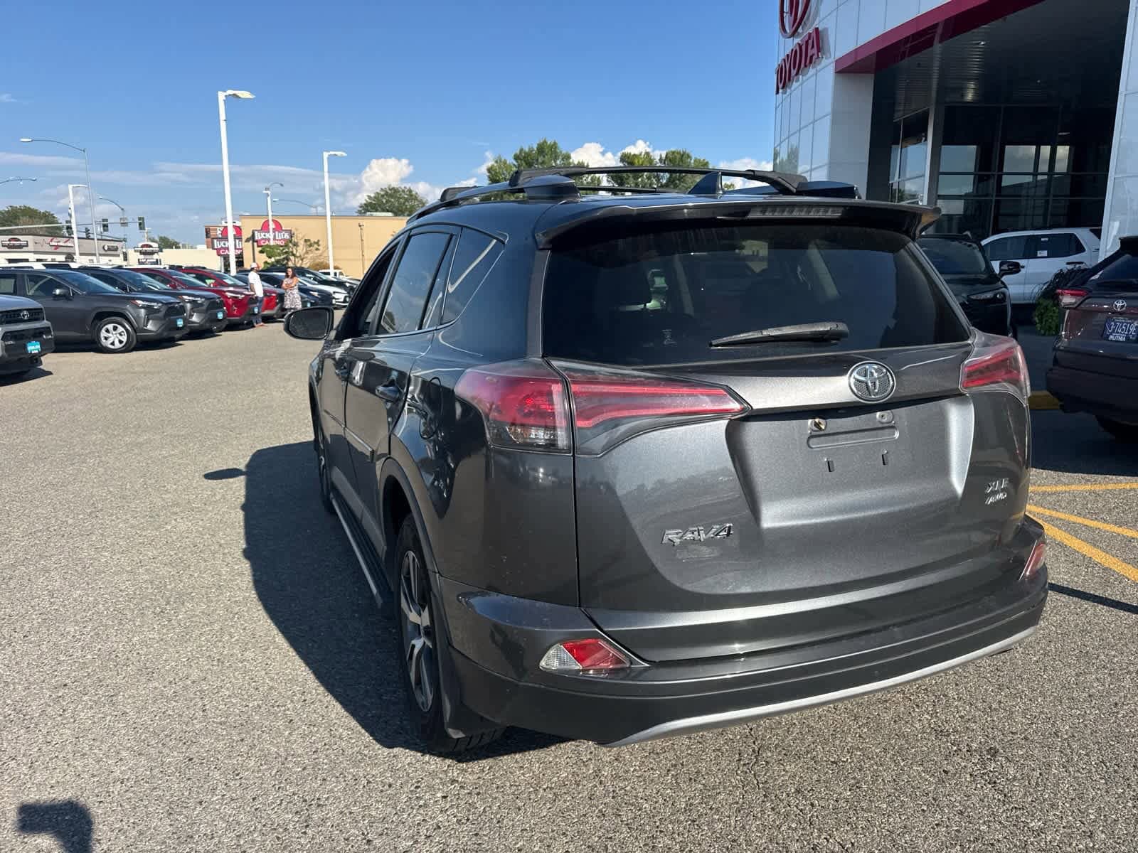 Thumbnail: 2018 Toyota RAV4 - 24