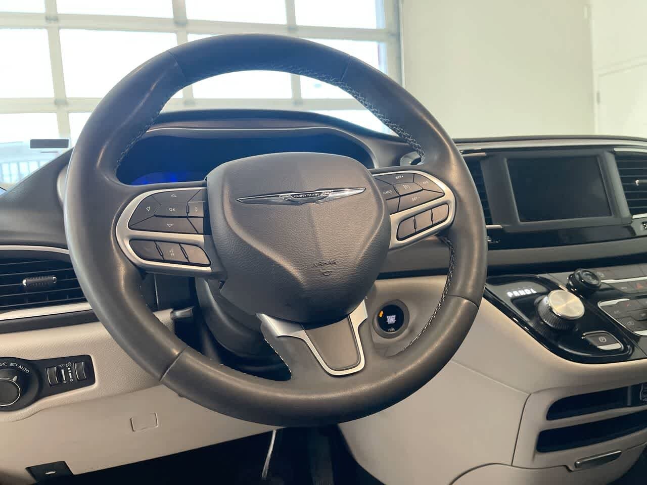 Thumbnail: 2023 Chrysler Voyager - 14