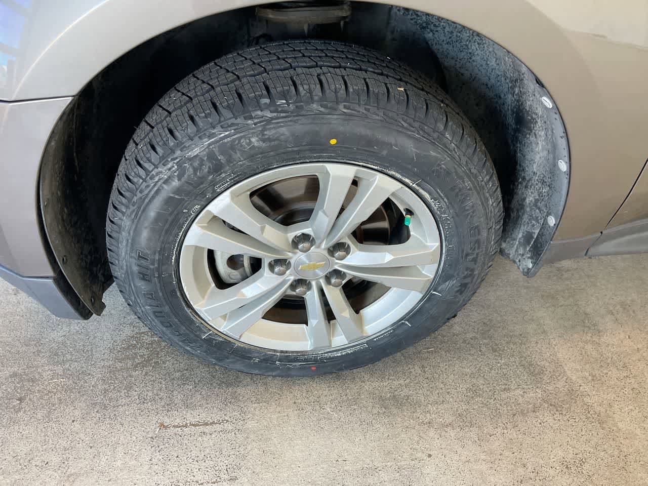 Thumbnail: 2010 Chevrolet Equinox - 10