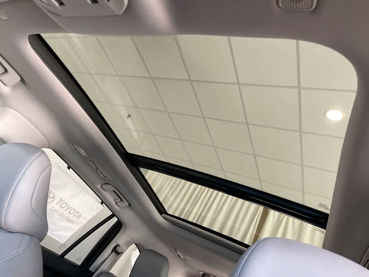 Thumbnail: 2026 Toyota Highlander - 22