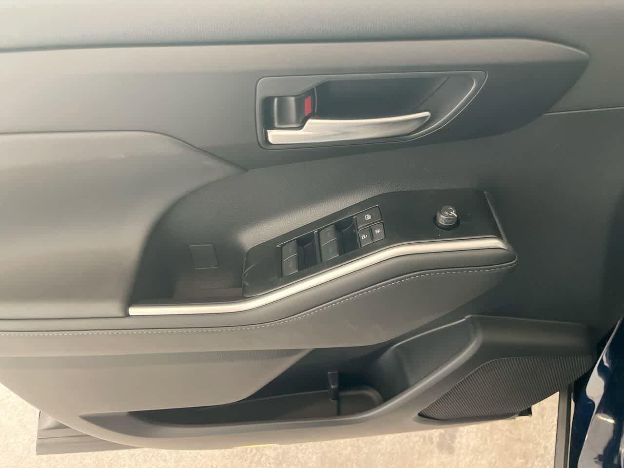 Thumbnail: 2026 Toyota Highlander - 13