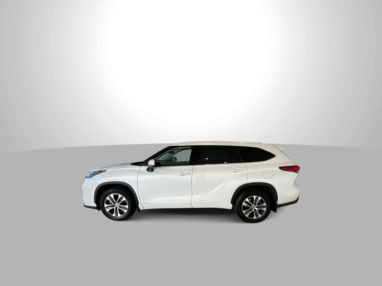 Thumbnail: 2022 Toyota Highlander - 5
