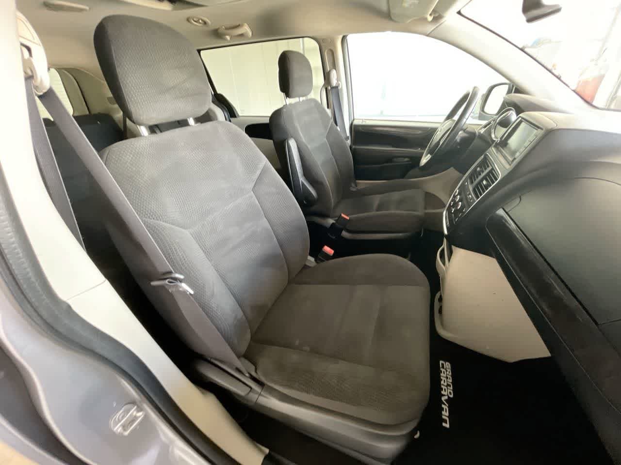 Thumbnail: 2017 Dodge Grand Caravan - 23