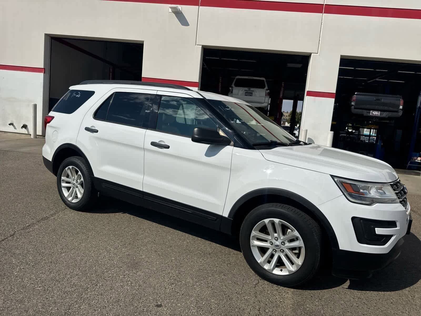 2017 Ford Explorer Base photo 2