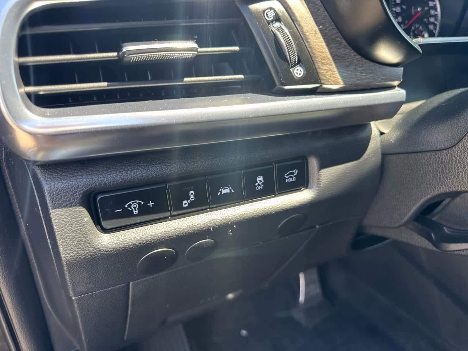 Thumbnail: 2021 Kia Telluride - 30