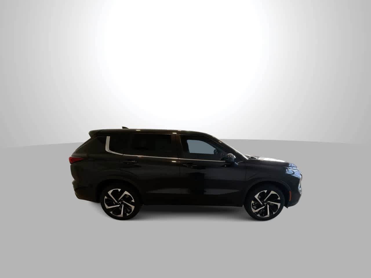 Thumbnail: 2022 Mitsubishi Outlander - 9