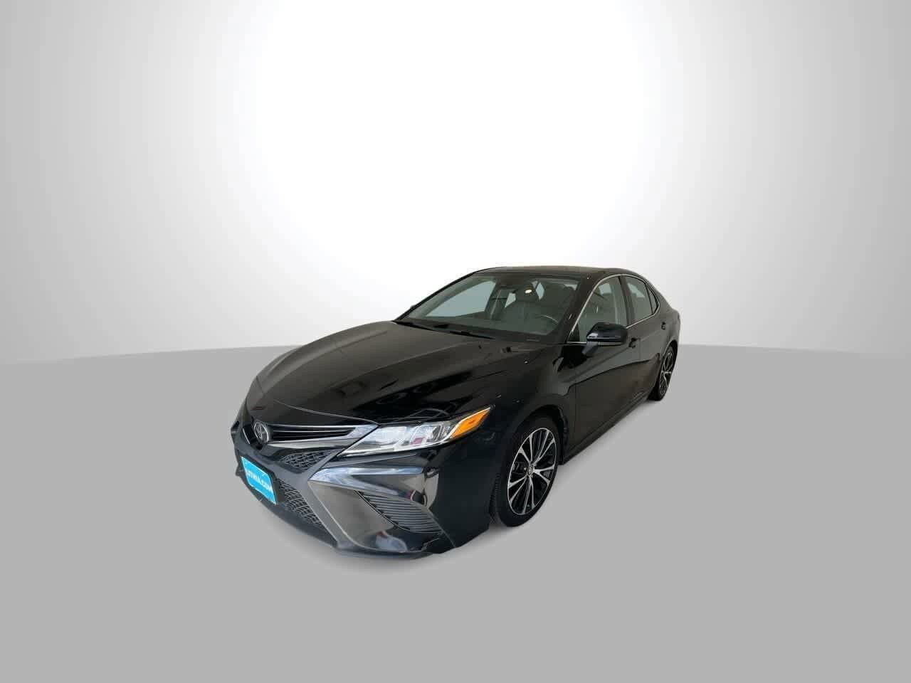 2019 Toyota Camry SE photo 4