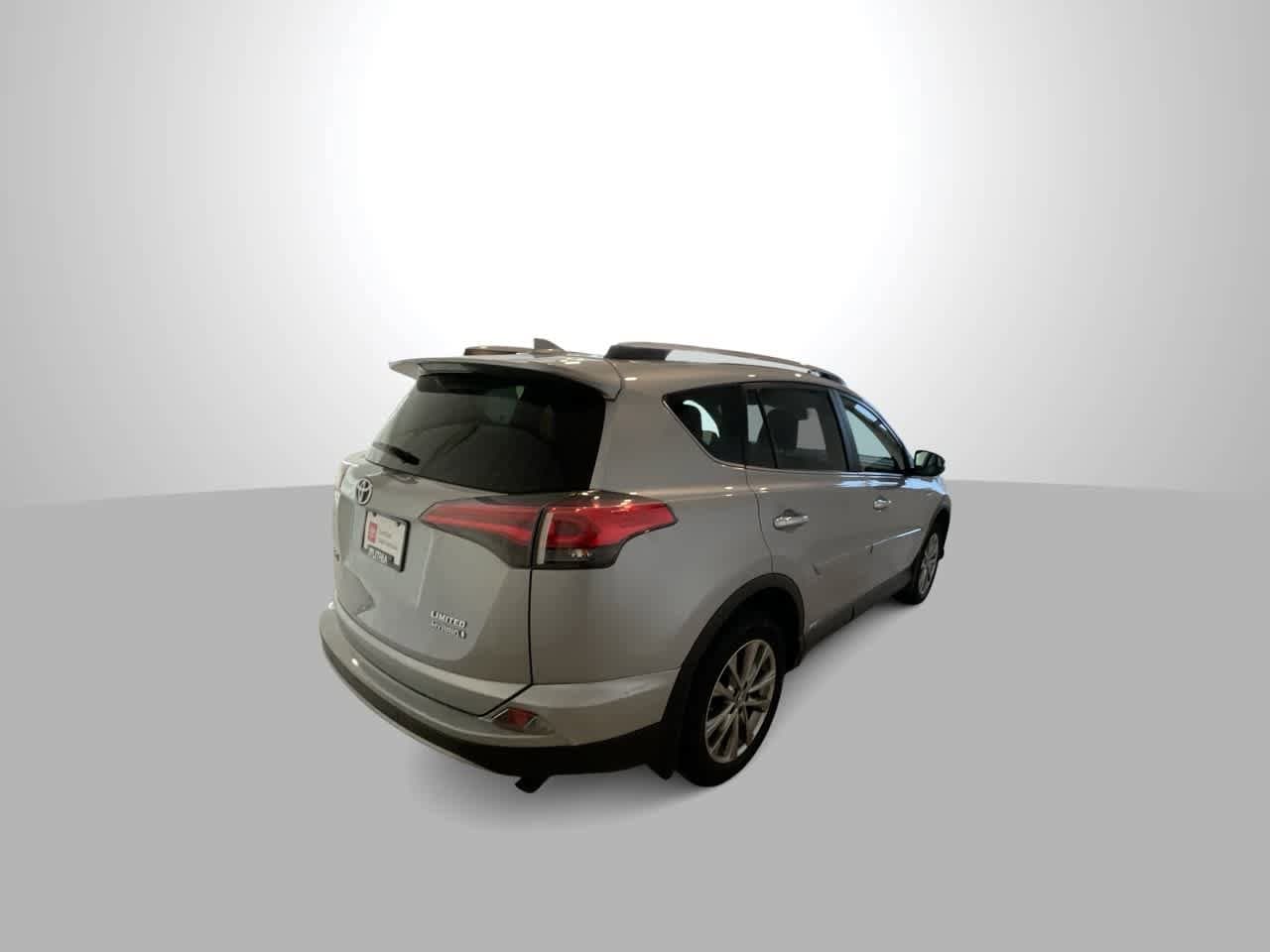 Thumbnail: 2017 Toyota RAV4 - 8