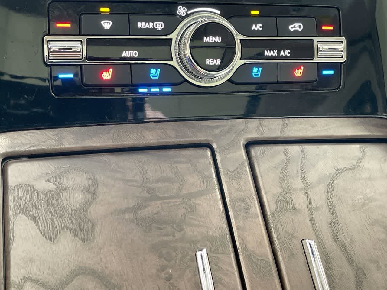 Thumbnail: 2019 Lincoln Navigator L - 19