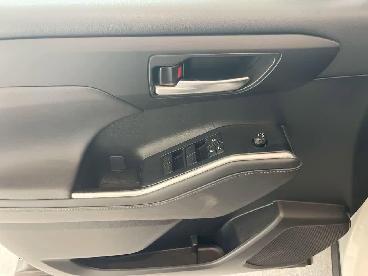 Thumbnail: 2023 Toyota Highlander - 13