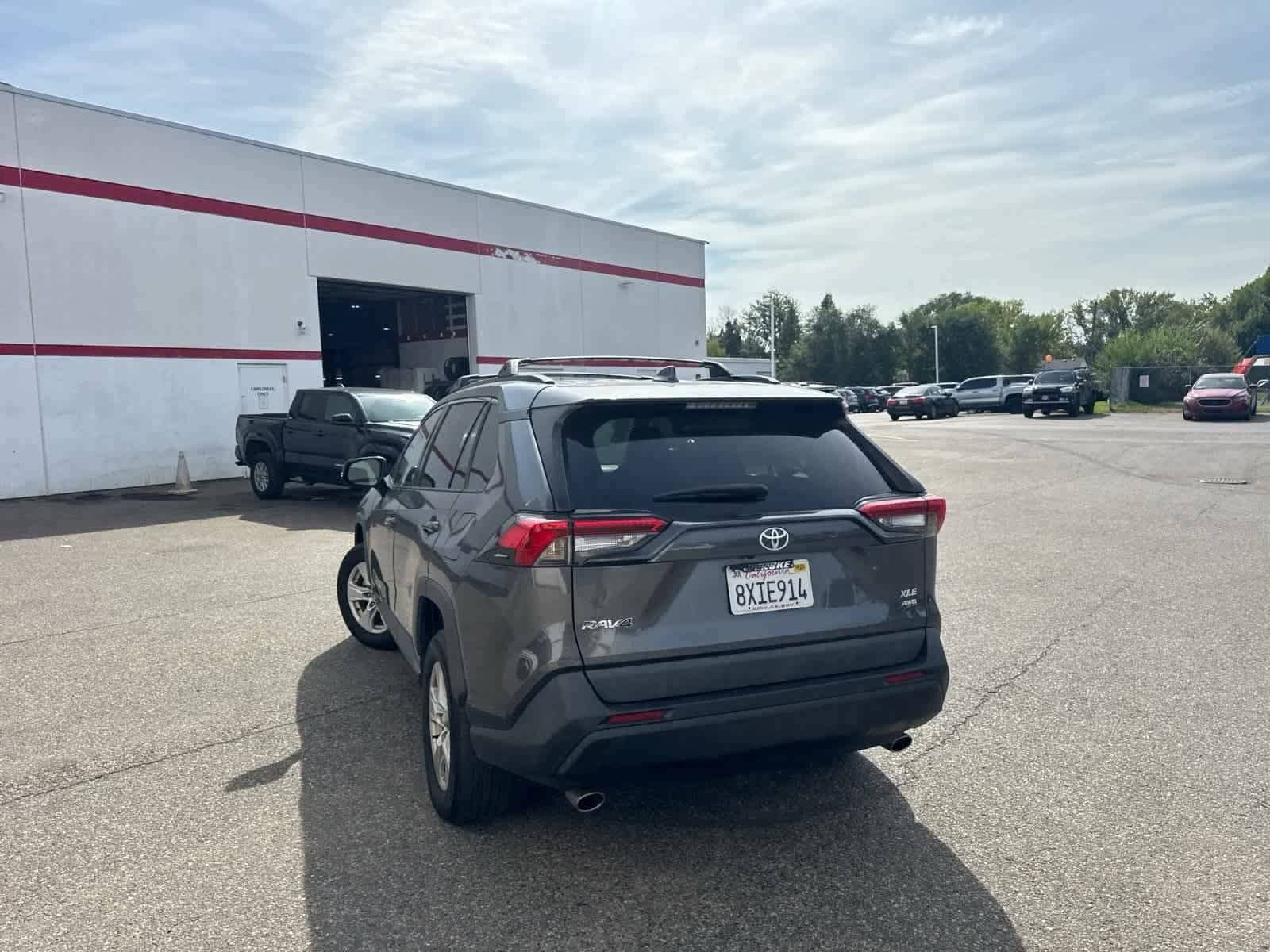Thumbnail: 2021 Toyota RAV4 - 23