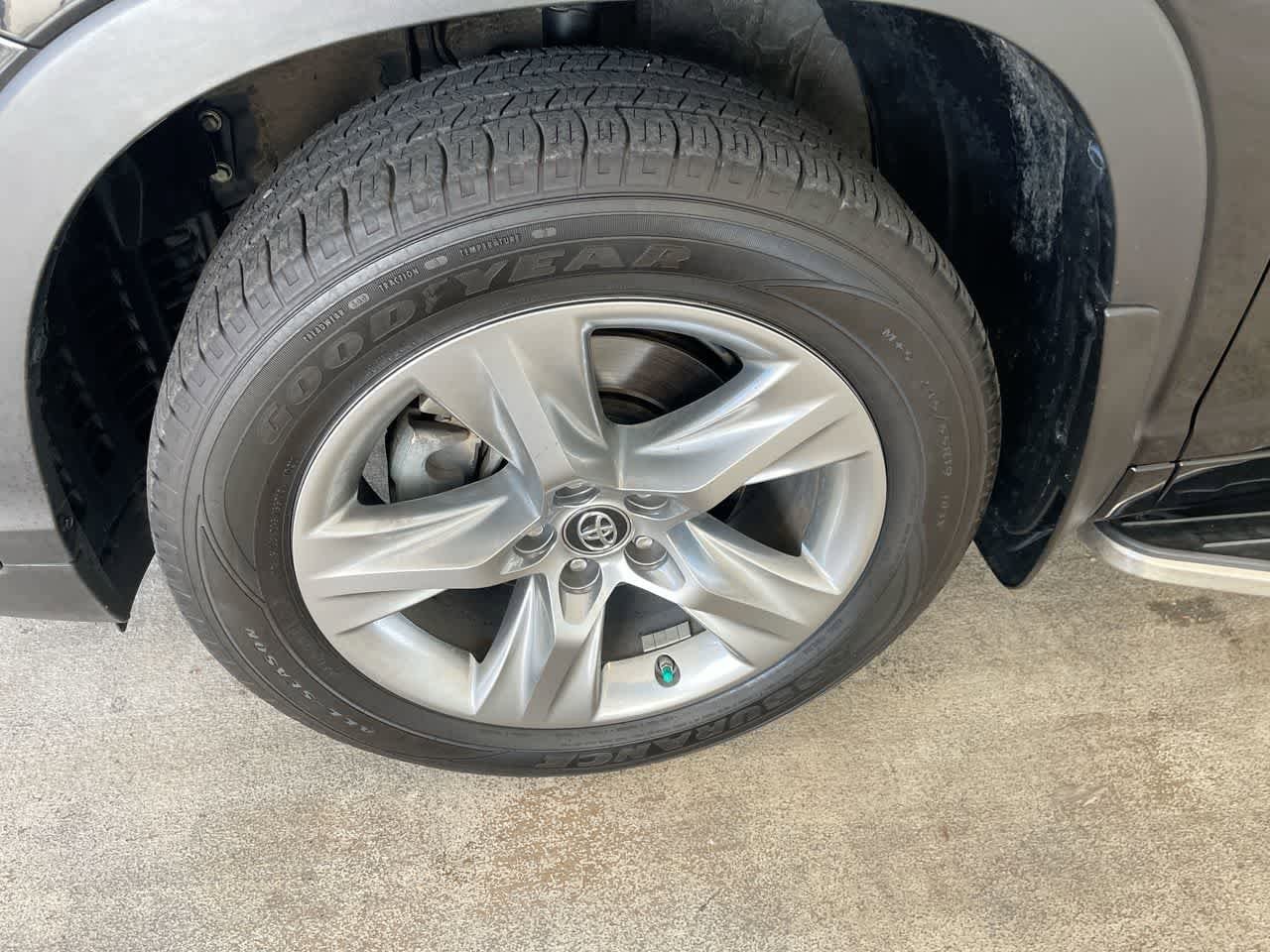 Thumbnail: 2019 Toyota Highlander - 10