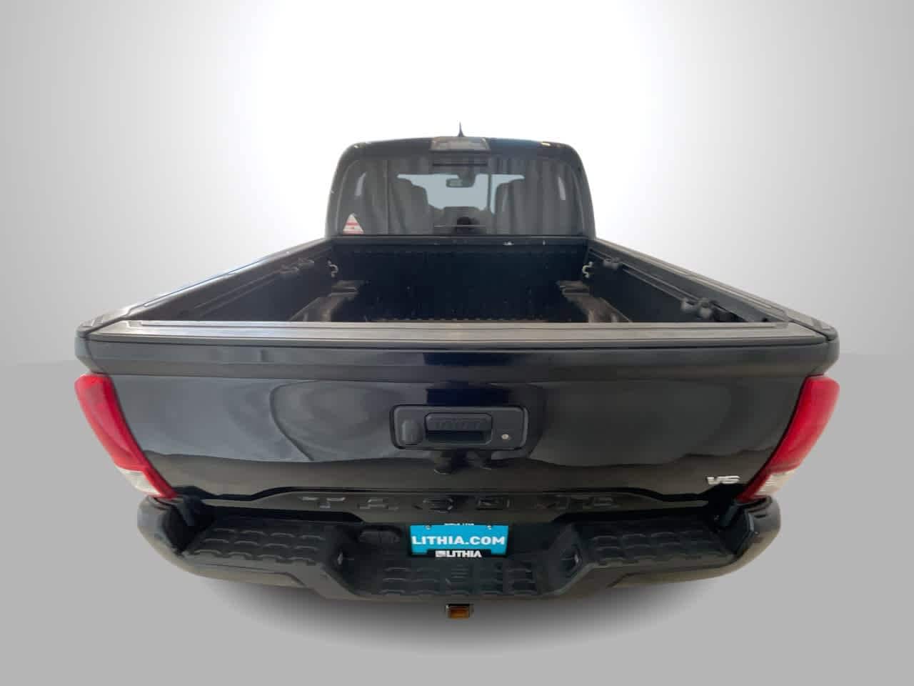 Thumbnail: 2019 Toyota Tacoma - 7