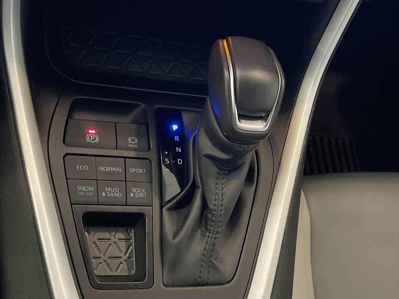 Thumbnail: 2025 Toyota RAV4 - 20