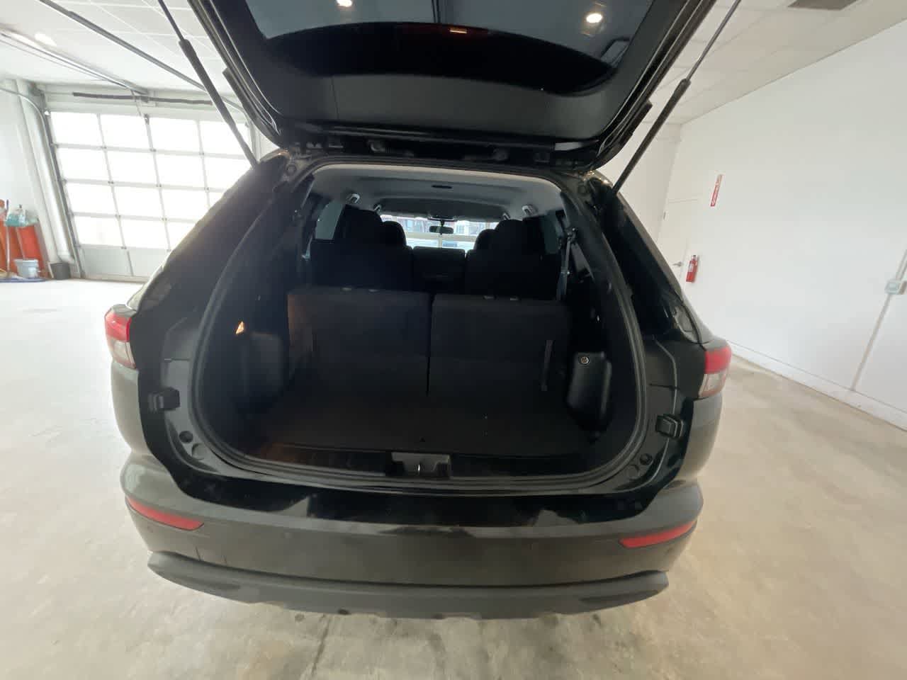 Thumbnail: 2022 Mitsubishi Outlander - 23