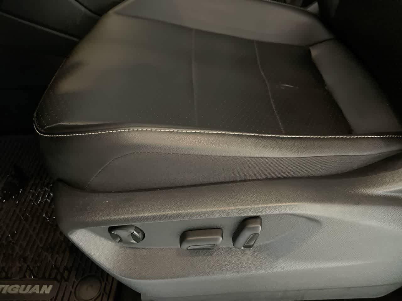 Thumbnail: 2021 Volkswagen Tiguan - 12