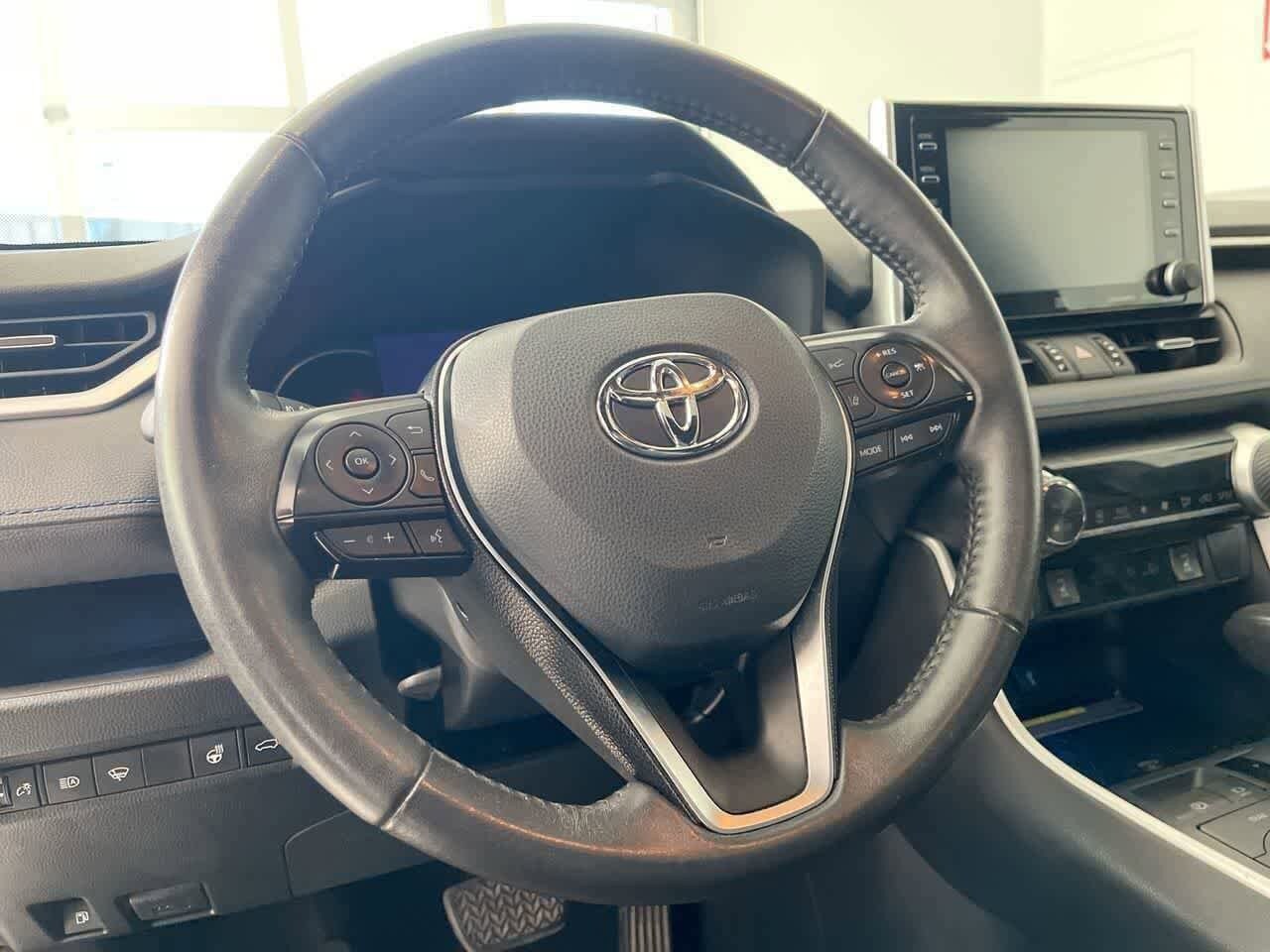 Thumbnail: 2021 Toyota RAV4 - 14