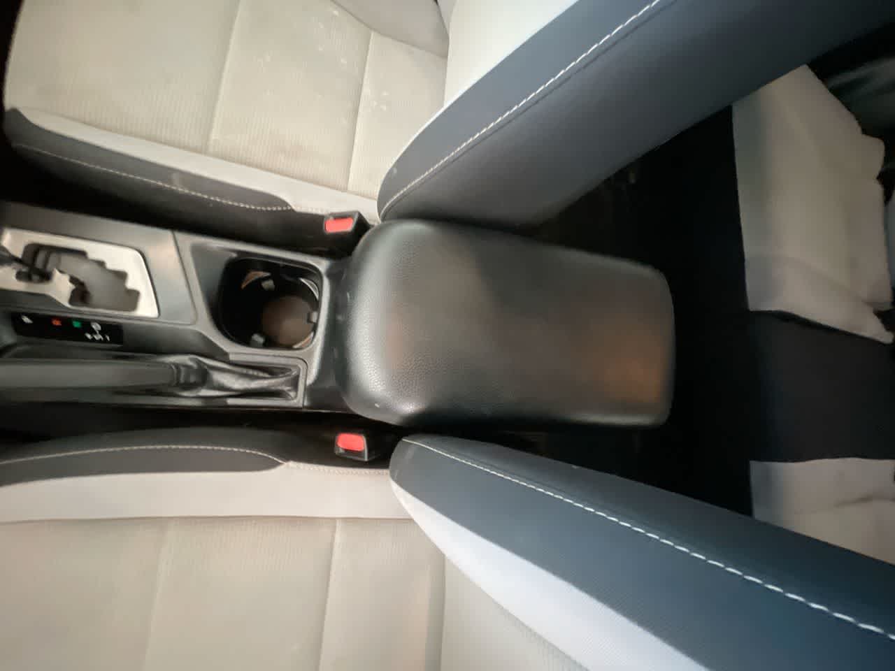 Thumbnail: 2018 Toyota RAV4 - 21