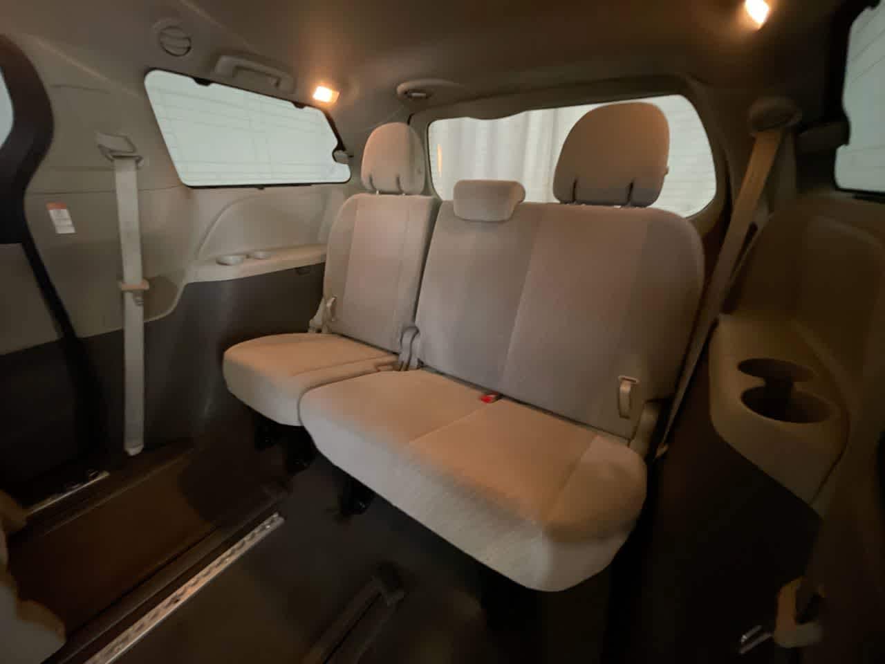 Thumbnail: 2020 Toyota Sienna - 23