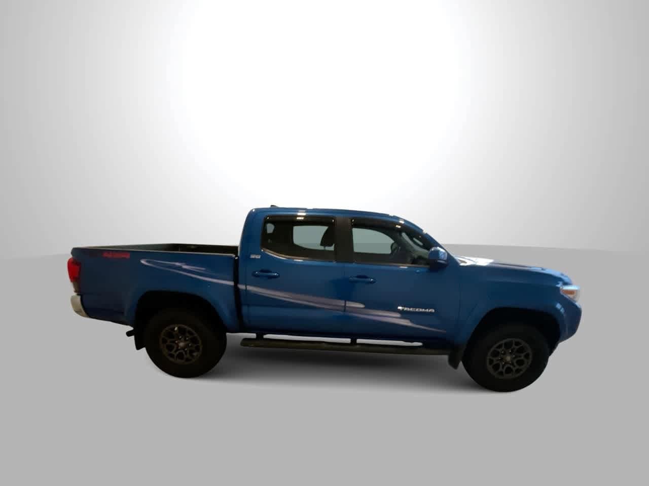 Thumbnail: 2018 Toyota Tacoma - 9