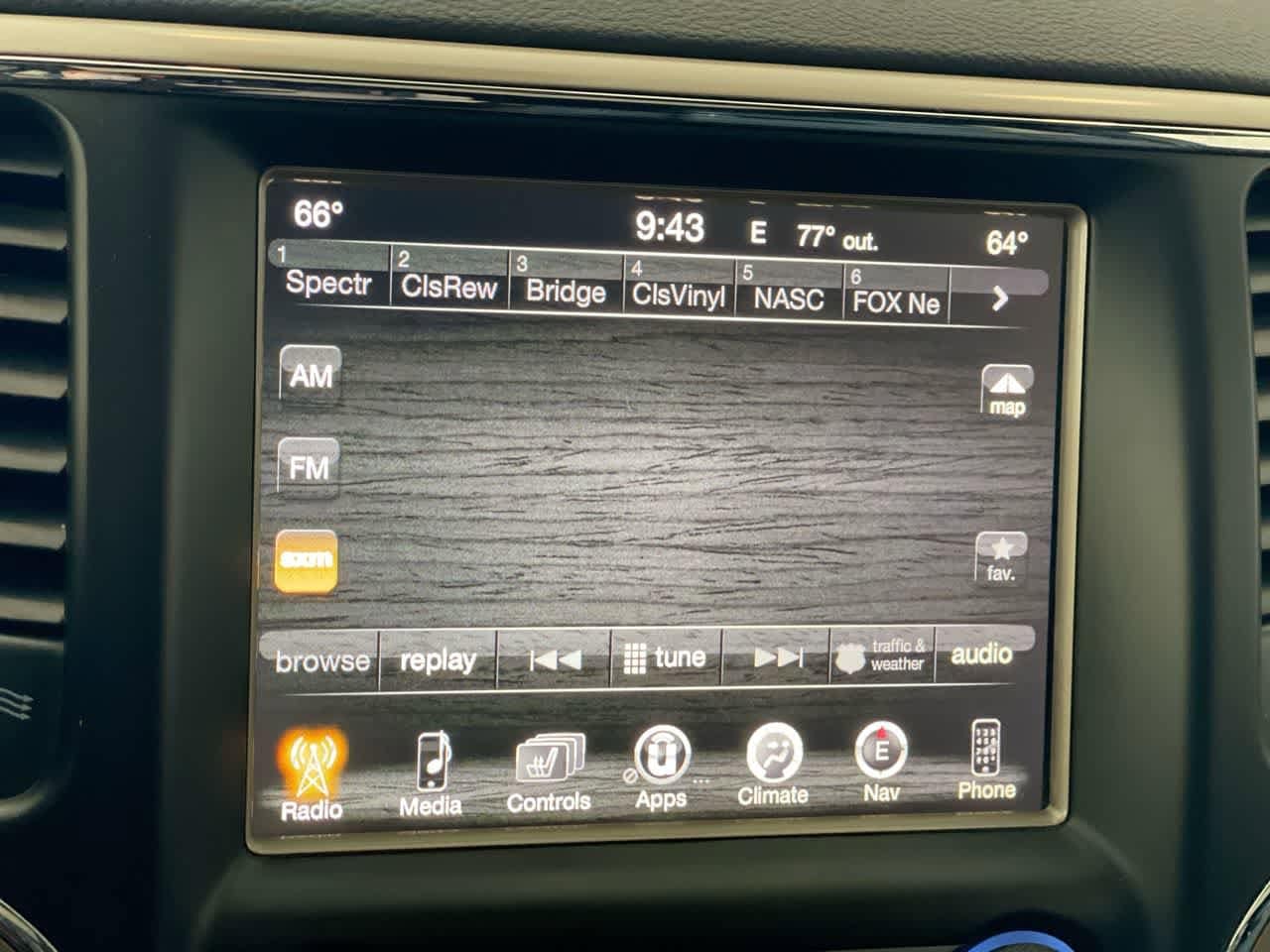 Thumbnail: 2015 Jeep Grand Cherokee - 16