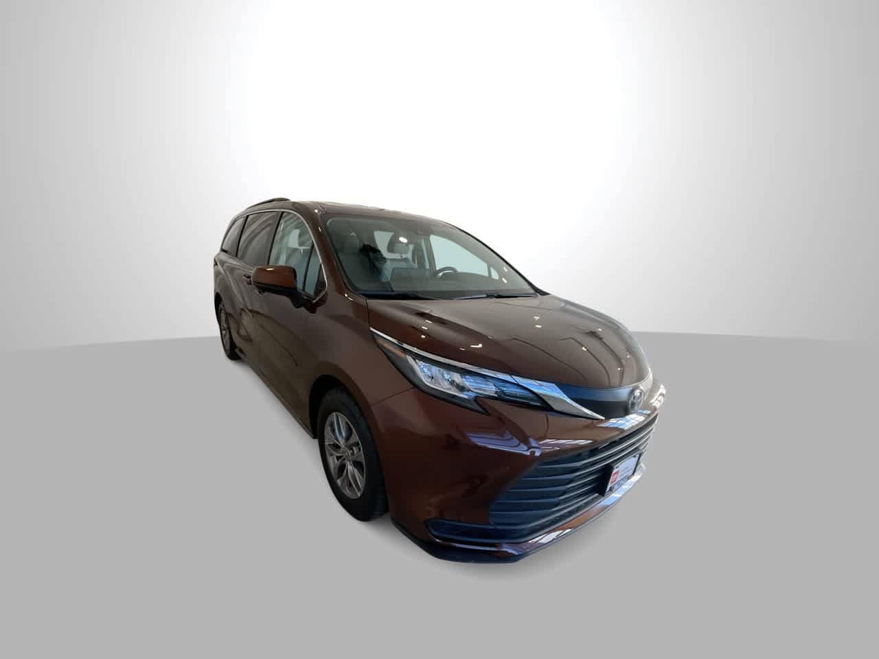 Thumbnail: 2023 Toyota Sienna - 2