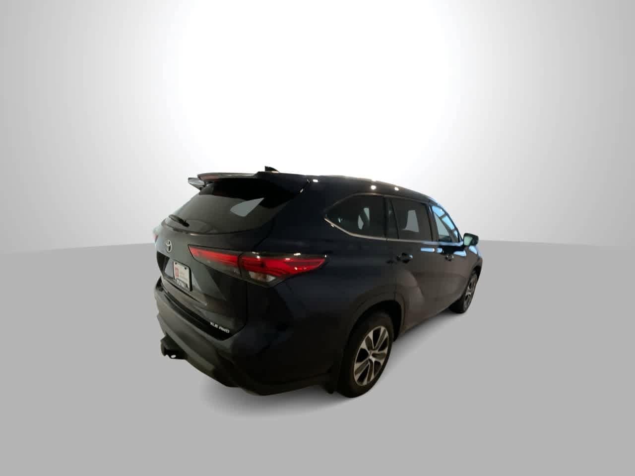 Thumbnail: 2022 Toyota Highlander - 8